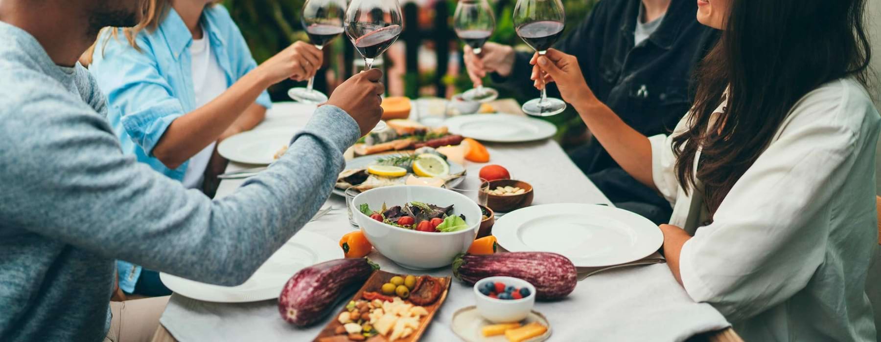 Vibrant community life with a variety of dining options